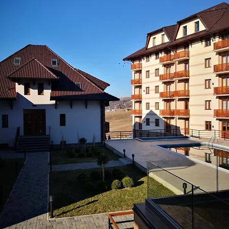 Sunset Hills 4*