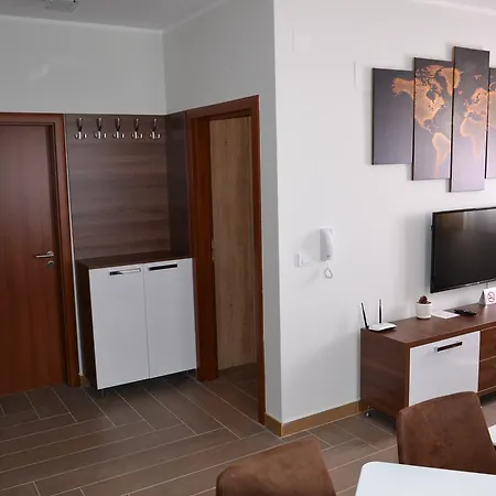Sunset Hills 4*